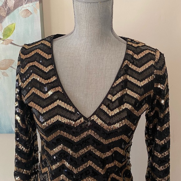 DIVIDED H&M 🖤BLACK & GOLD💛 LONG SLEEVES PECIAL OCCASIONS SEQUINS DRESS SIZE 8 - Picture 3 of 12